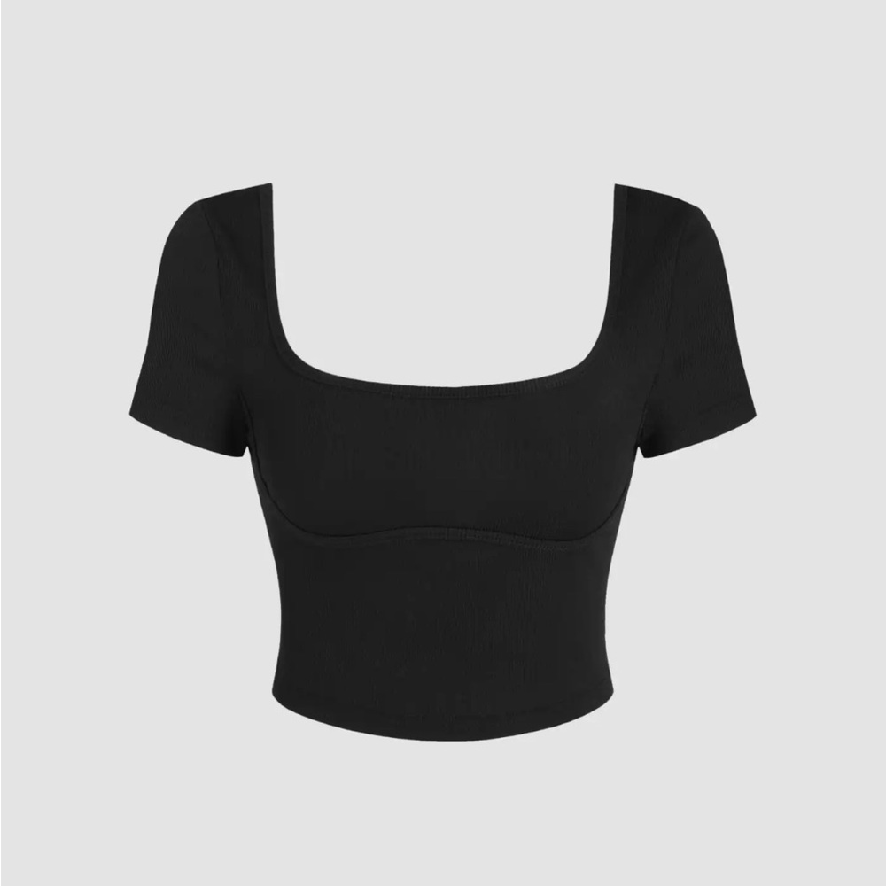 SCOOP NECKLINE SHORT SLEEVE TEE